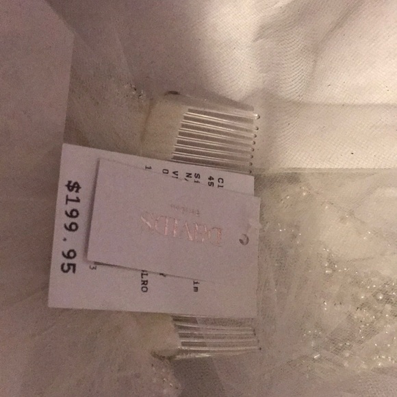 David’s Bridal wedding dress and veil - Picture 4 of 4